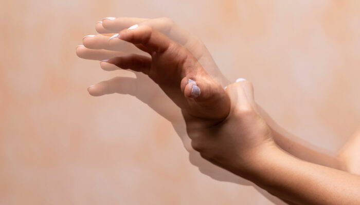 7 causes of involuntary hand movements